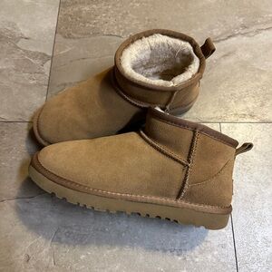SOLD****Ugg Womens Ultra Mini Boots